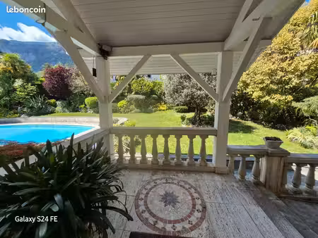 maison familiale 217m2 piscine et studio