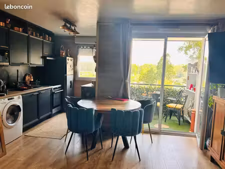 appartement /piscine/loire