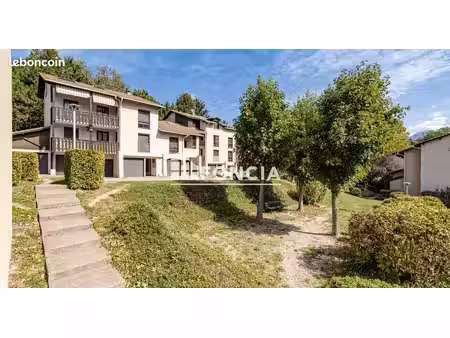 t3 avec balcon - cadre verdoyant