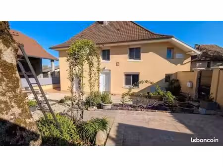 maison 8 pièces 234 m²