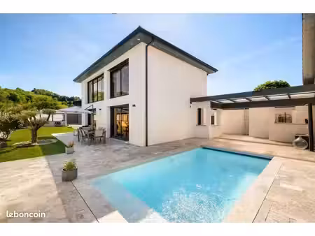 maison 5 pièces 244 m²