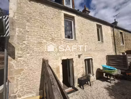 ravissante maison de ville en pierre  3 chambres.