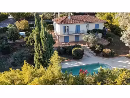 5 chambres et piscine dans un secteur privilegie !