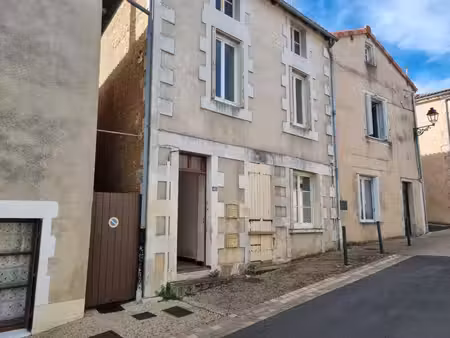 immeuble - 136m² - lussac les châteaux - 86320
