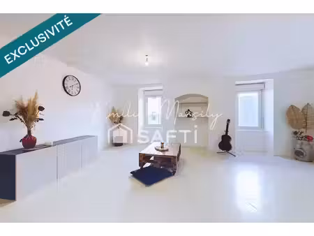 une maison de village rénovée où les volumes font la différence