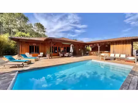 villa bois de plain-pied avec piscine