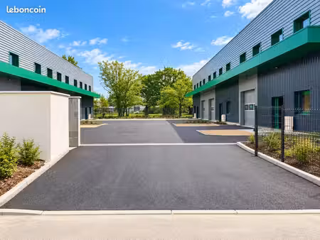 local d'activité 230m² inclus 40m² de bureau aménagé à tignieu-jameyzieu
