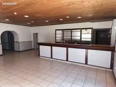local commercial 156 m² - tous commerces  bureaux ou restauration - longchaumois (39)