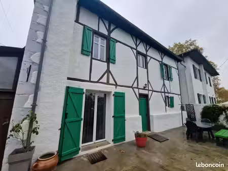maison de charme de 130 m² avec dépendance de 70 m² et terrain arboré de 900 m²