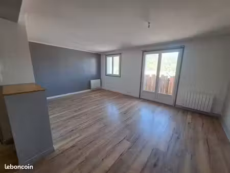 t3 rénové 62 m² – très lumineux & traversant – sans vis-à-vis – balcon