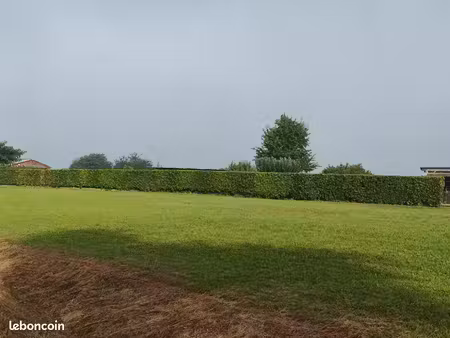 terrain 1 040 m² hinx