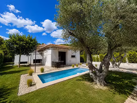 location maison 4 pièces 180 m² à aix-en-provence (13100)