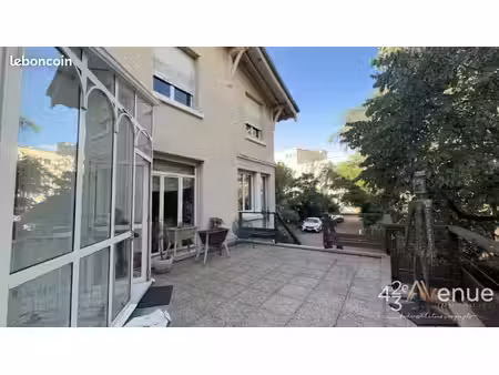 maison 7 pièces 379 m²