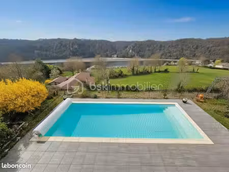 maison 10 pièces 270 m²