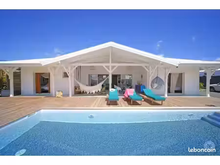 villa contemporaine avec piscine dans résidence sécurisée – saint-françois