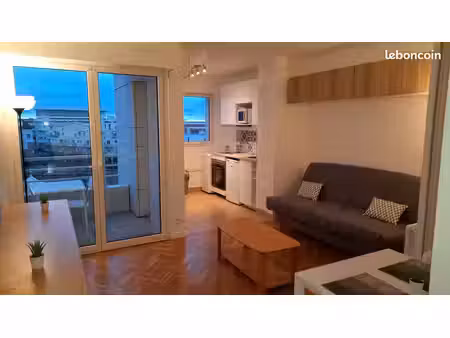 studio meublé en plein coeur du centre-ville de montigny le bretonneux