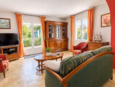 proche commerces - maison de 109 m² avec garage & dépendances
