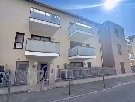 location appartement 2 pièces 42 m² à champagne-au-mont-d’or (69410)