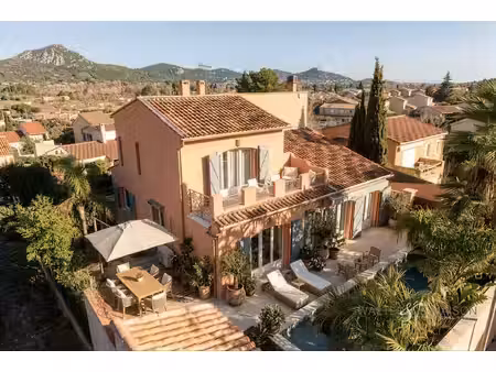 appartement duplex 5 pièce(s) 144 m2 piscine privée 83260 la moutonne