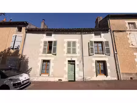maison renovée au centre ville de montmorillon