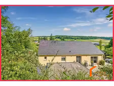 maison de plain-pied à flanc de colline -128 m² avec vue sur la vallée - terrain paysagé d