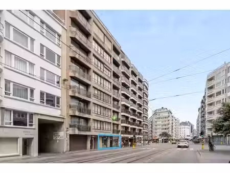 uitstekend gelegen handelsruimte met hoge zichtbaarheid in het hart van oostende