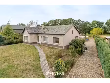 te renoveren gelijkvloerse woning op ruim perceel (17 are 54 ca) te halen