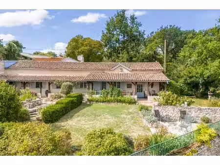 maison de campagne avec piscine  atelier de poterie  dépendances et garage