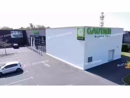 location commerce langueux 22360 550m²