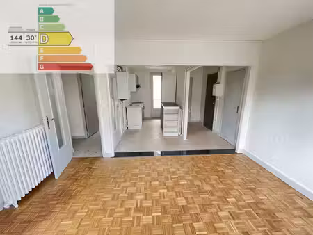 a louer - bourges - t3 de 53m2 rénové et isolé en coeur de vi
