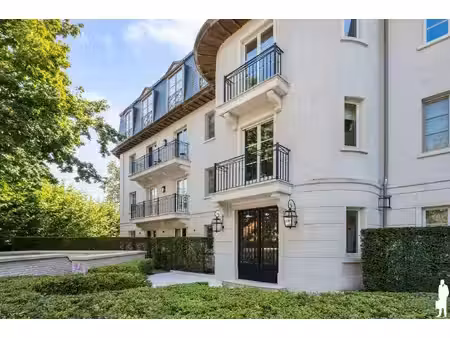 gelijkvloers villa-appartement ca. 219 m²  terras van 48 m²