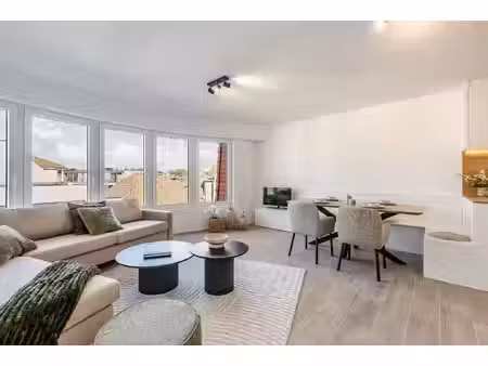 prachtig en volledig gerenoveerd 2-slaapkamer appartement
