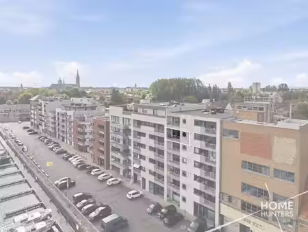 ruim appartement met twee slaapkamers  een vernieuwde badkamer en 2 unieke terrassen.
