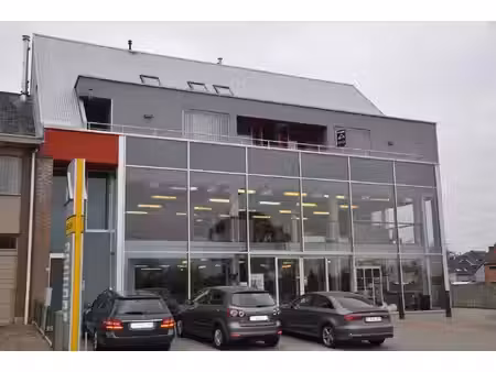de makelaar die zegt wat hij doet en doet wat hij zegt.