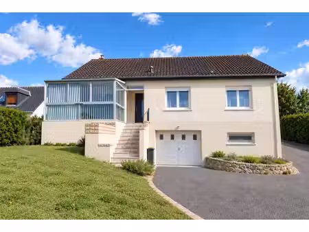 maison familiale à st antoine du rocher avec sous-sol complet et grand atelier
