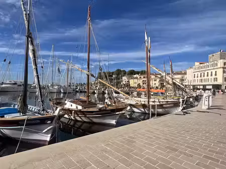 vente local commercial 160m2 sanary-sur-mer (83110) - 714000 € - surface privée