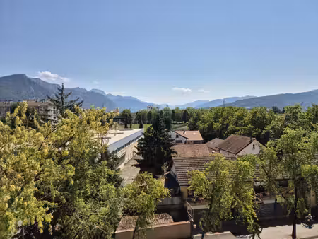 exclusivité ! rare  bel appartement récent type 3 avec terrasse  vue et garage.