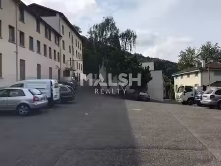 location local professionnel 106m²