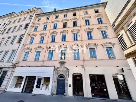 location local professionnel 124m²