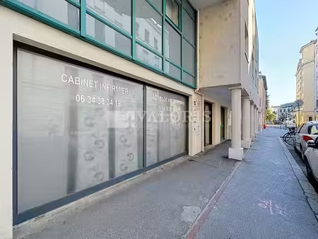 vente commerce 210m²