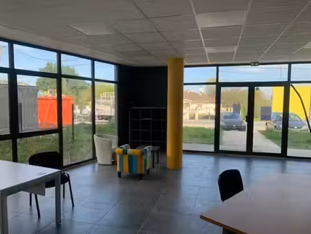vente commerce pompignac 33370 220m²