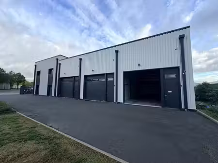 location local d’activités saint herblain 44800 125m²