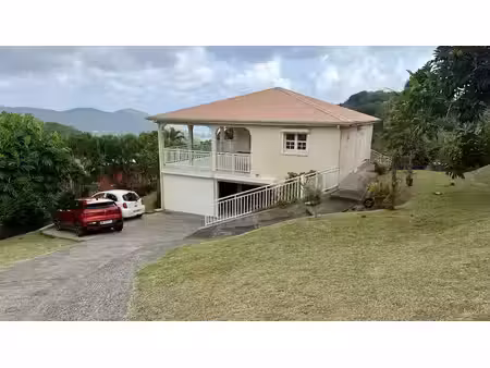 ste luce / bellay : maison sur 2 niveaux avec vue mer