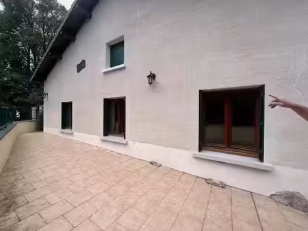 location maison 3 pièces 123 m² à montrol-sénard (87330)  550 €