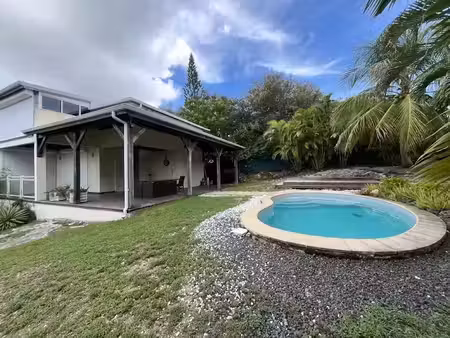 location meublée villa 4 pièces 192 m² à saint-françois (97118)  1 900 €