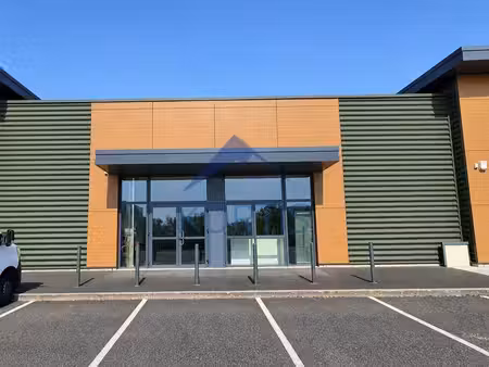 location local commercial 613m² vinzelles 71680