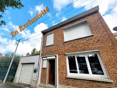 maison semi individuelle en retrait de rue   avec terrasse et sans travaux