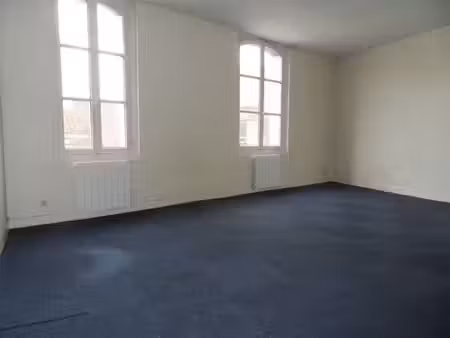 studio (35 m2) compiegne centre ville proche utc
