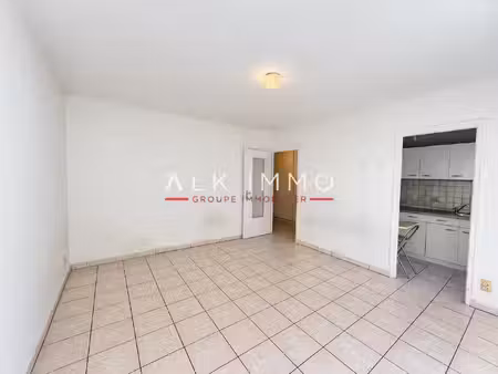 à vendre studio avec balcon au pied de la gare d'annemasse