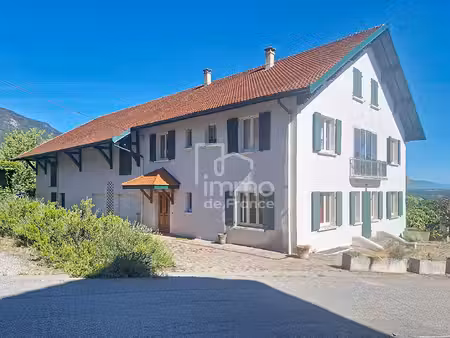 ferme authentique rénovée de 235 m² avec grange